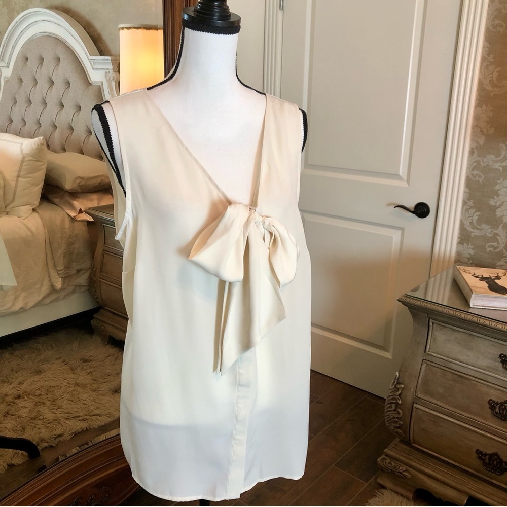 Avenue - sleeveless blouse top - Size 18/20